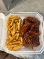 Best Chicken Wings with Garlic Sauce (4) in Port Charlotte, FL